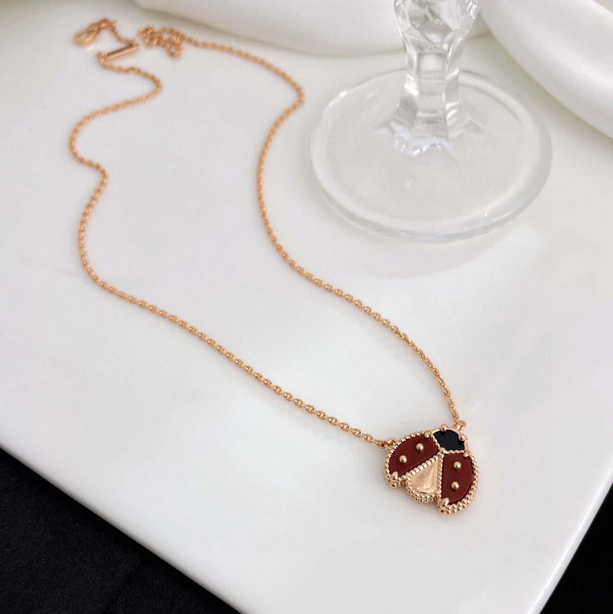 [Solara Jewelry ]GLÜCKSBRINGER: KARNEOL-MARIENKÄFER-HALSKETTE