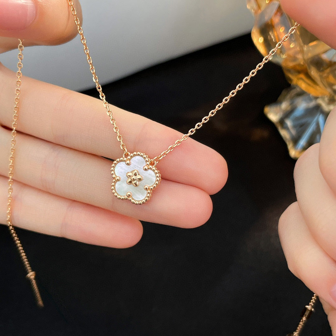 [Solara Jewelry ]GLÜCKLICHE WEISSE PERLMUTT PFLAUMENBLÜTEN-HALSKETTE