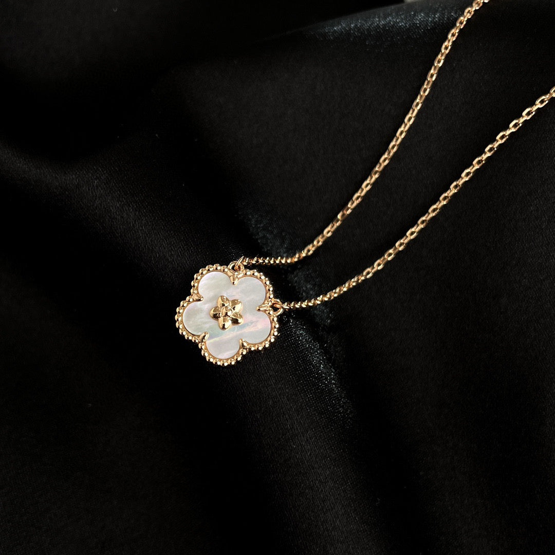 [Solara Jewelry ]GLÜCKLICHE WEISSE PERLMUTT PFLAUMENBLÜTEN-HALSKETTE