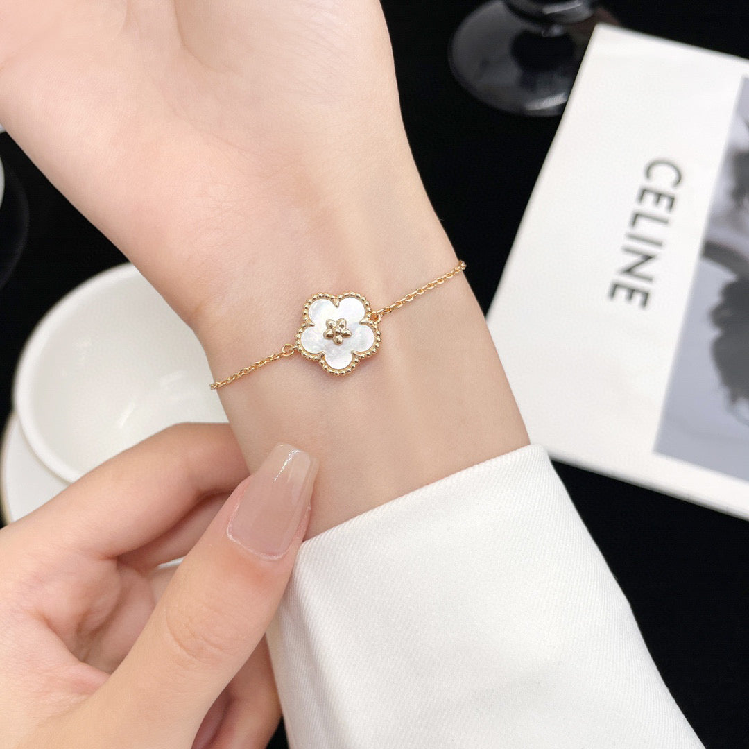 [Solara Jewelry ]LUCKY WEISSE PERLMUTT-PFLAUMENBLÜTEN-ARMBAND