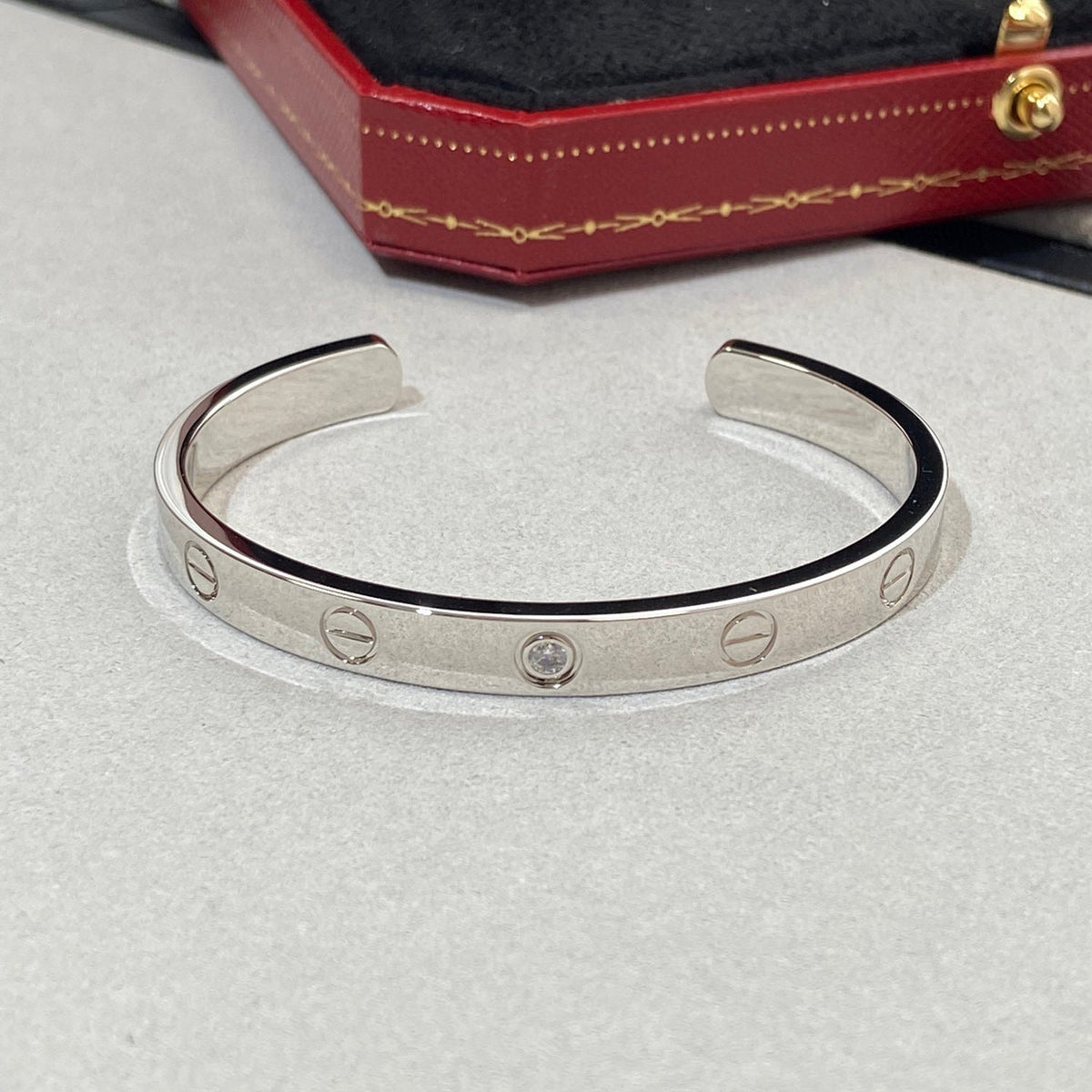 [ソララジュエリー ]ラブブレスレット 6.1mm 1ダイヤモンドオープンカフ