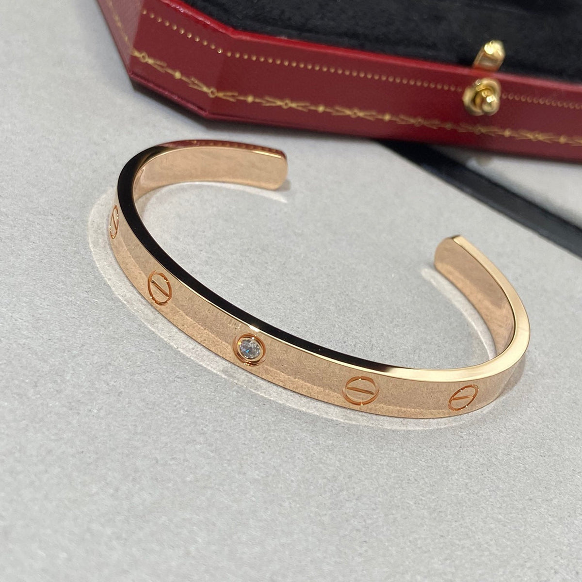 [ソララジュエリー ]ラブブレスレット 6.1mm 1ダイヤモンドオープンカフ