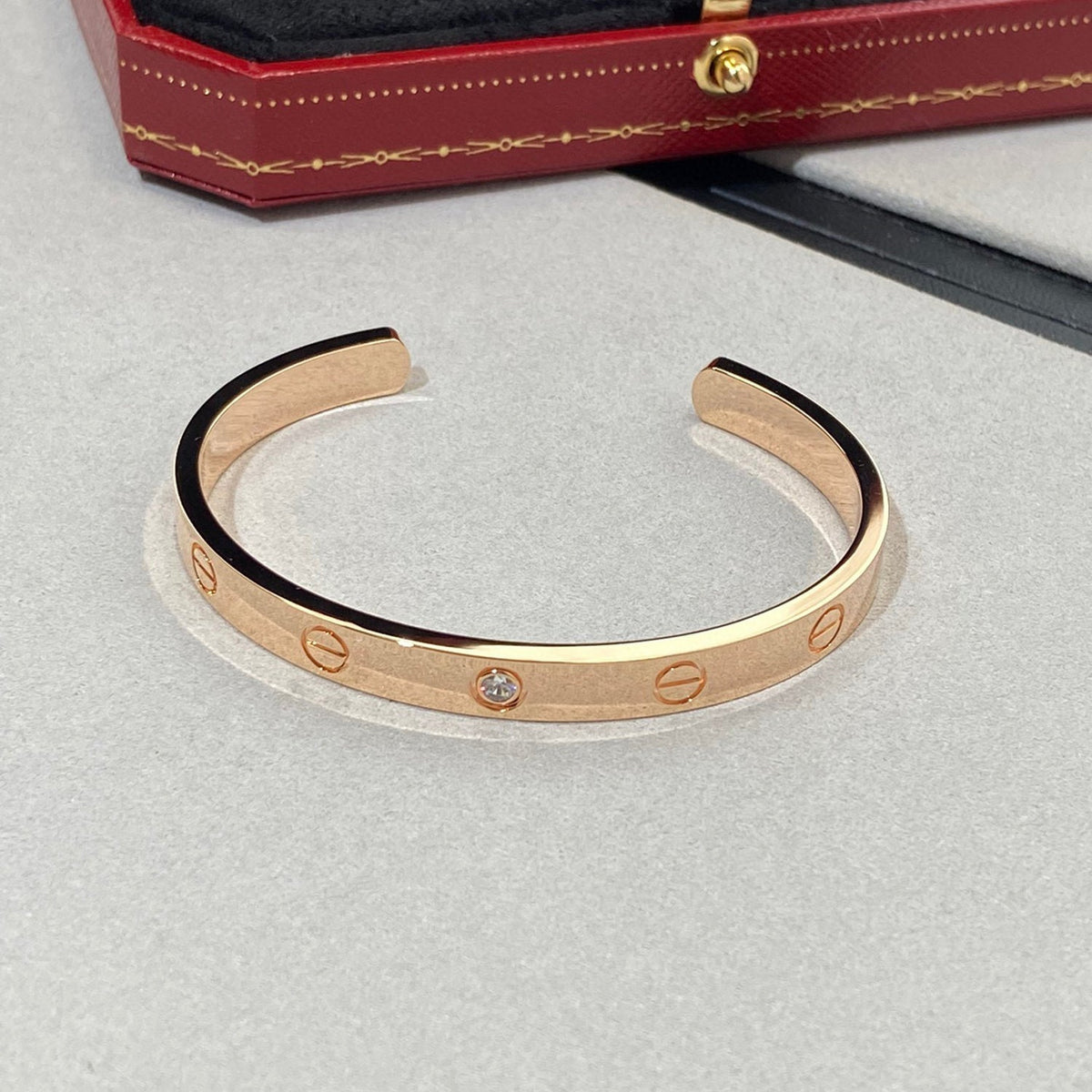 [ソララジュエリー ]ラブブレスレット 6.1mm 1ダイヤモンドオープンカフ