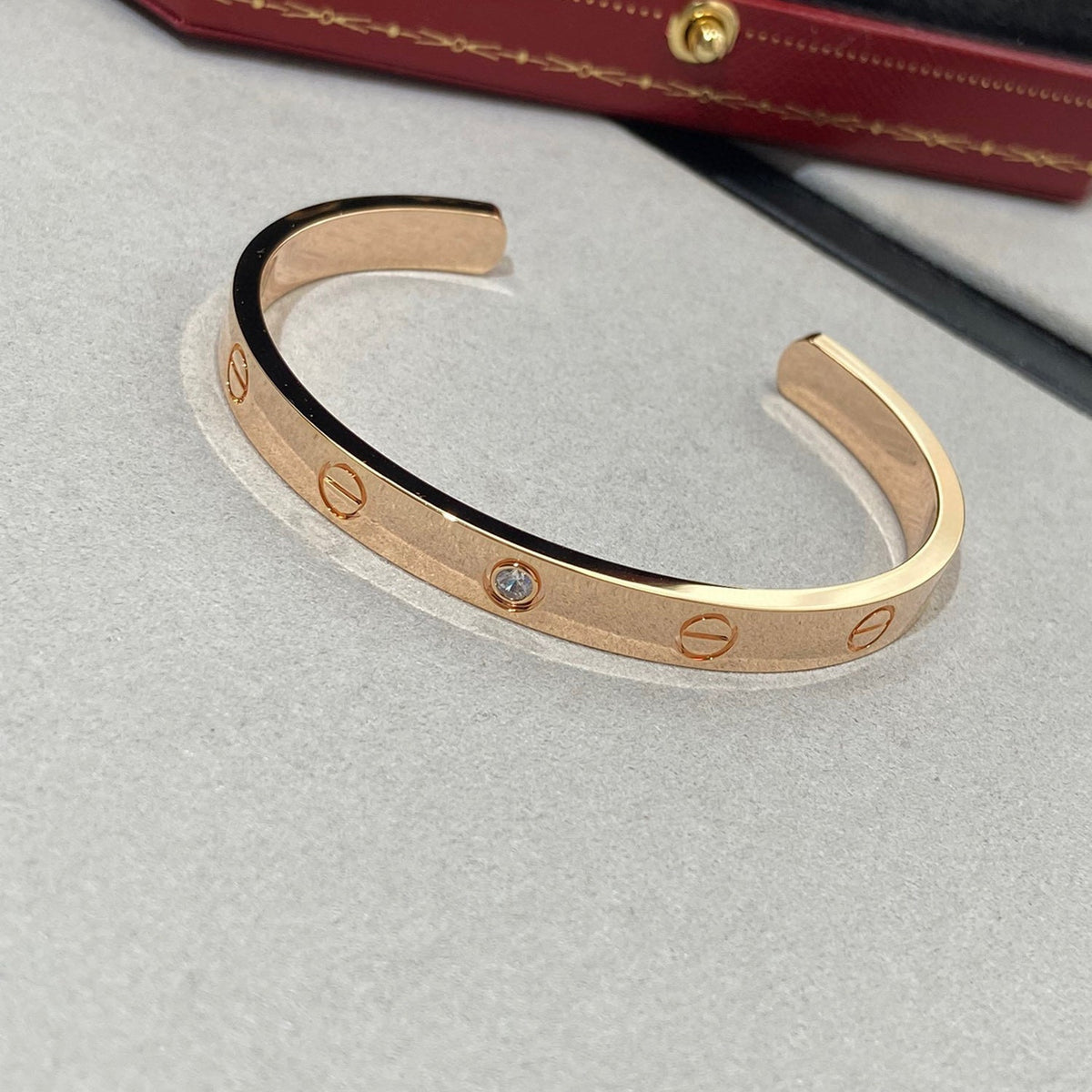 [ソララジュエリー ]ラブブレスレット 6.1mm 1ダイヤモンドオープンカフ