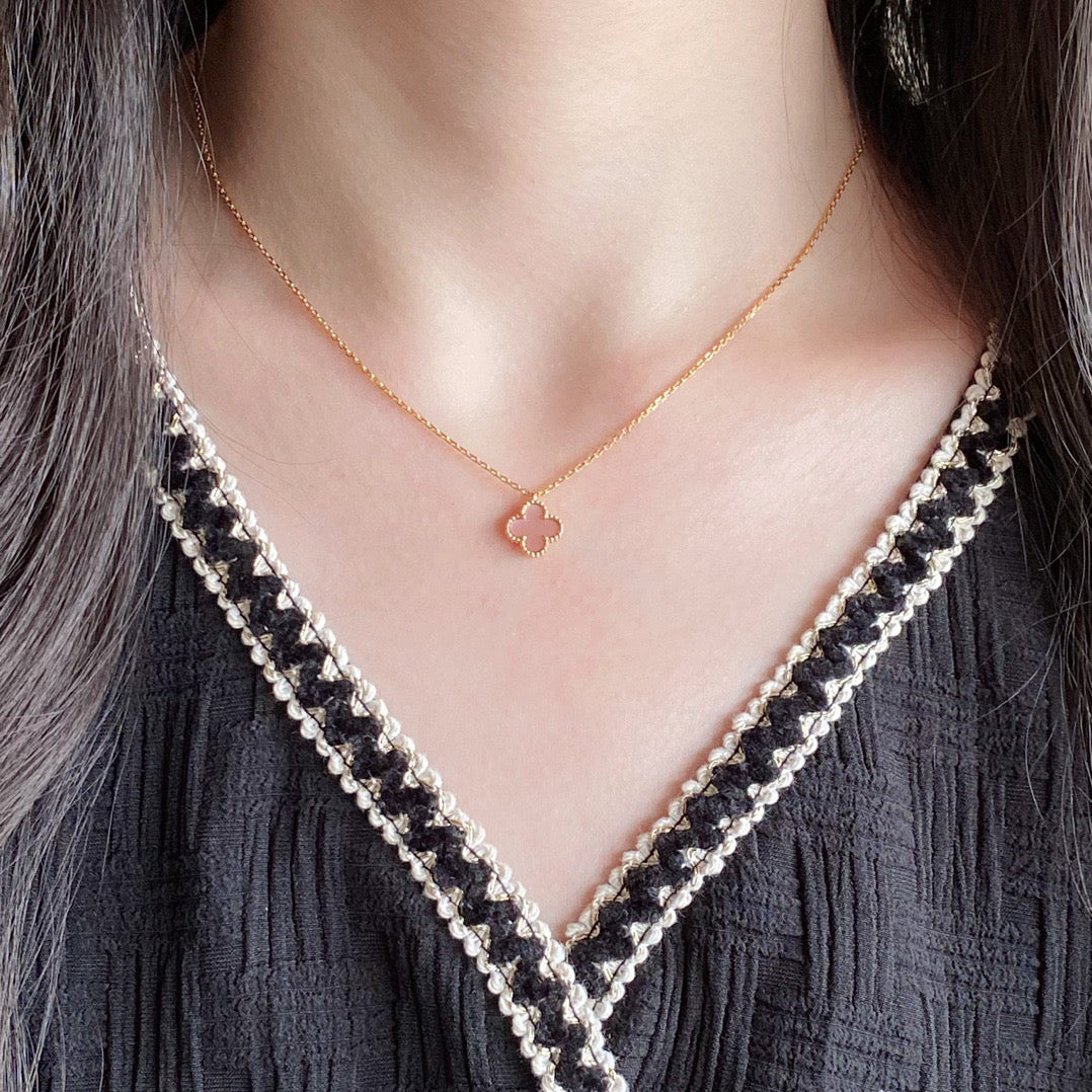 [Solara Jewelry ]KLEE 15MM ROSA PERLMUTT EINZELBLUMEN-HALSKETTE