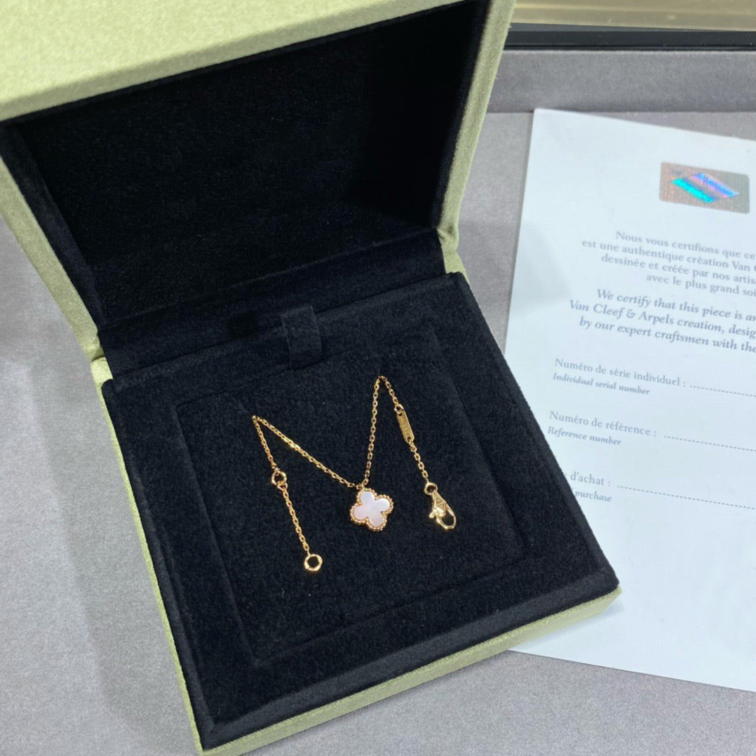 [Solara Jewelry ]KLEE 15MM ROSA PERLMUTT EINZELBLUMEN-HALSKETTE