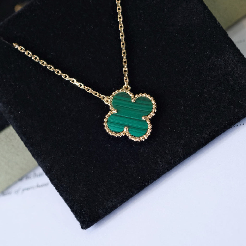 [Solara Jewelry ]KLEEBÜTE 15MM MALACHIT EINZELBLUME HALSKETTE