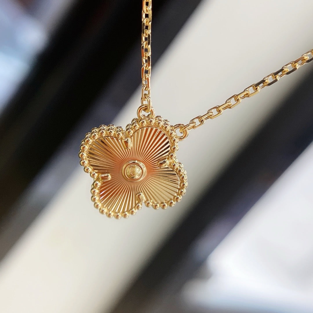 [Solara Jewelry ]クローバー 15mm レーザーネックレス