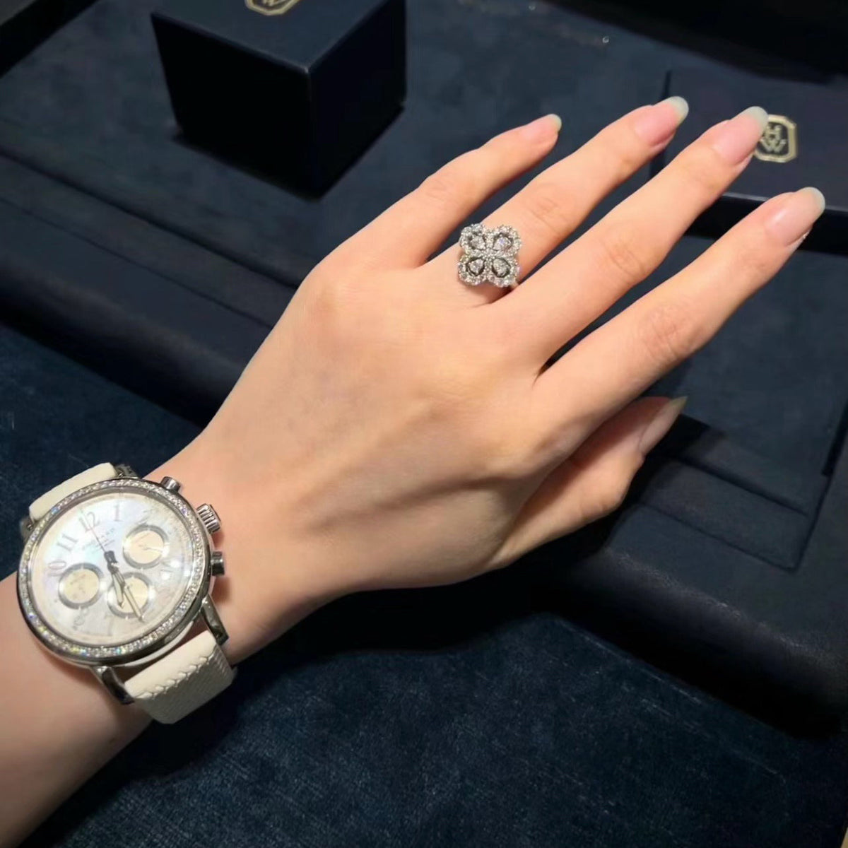 [Solara Jewelry ]LOOP RING FULL MOTIF DIAMOND 16MM SILBER