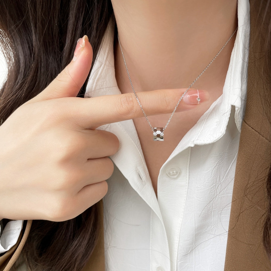 [Solara Jewelry ]BEE MINI PEDANT DIAMOND NECKLACE