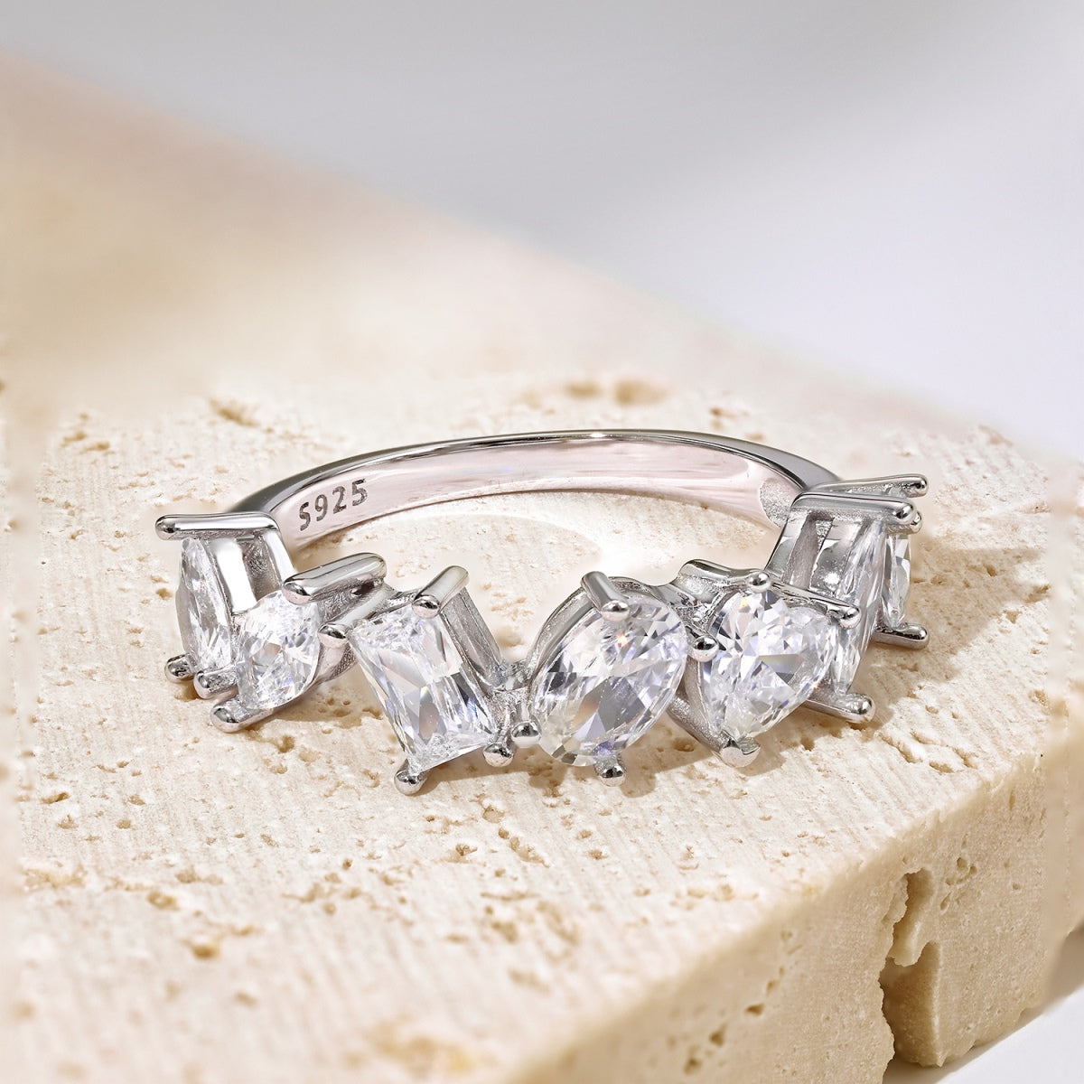 [Solara Jewelry ]Delicate Multi Cut Ring
