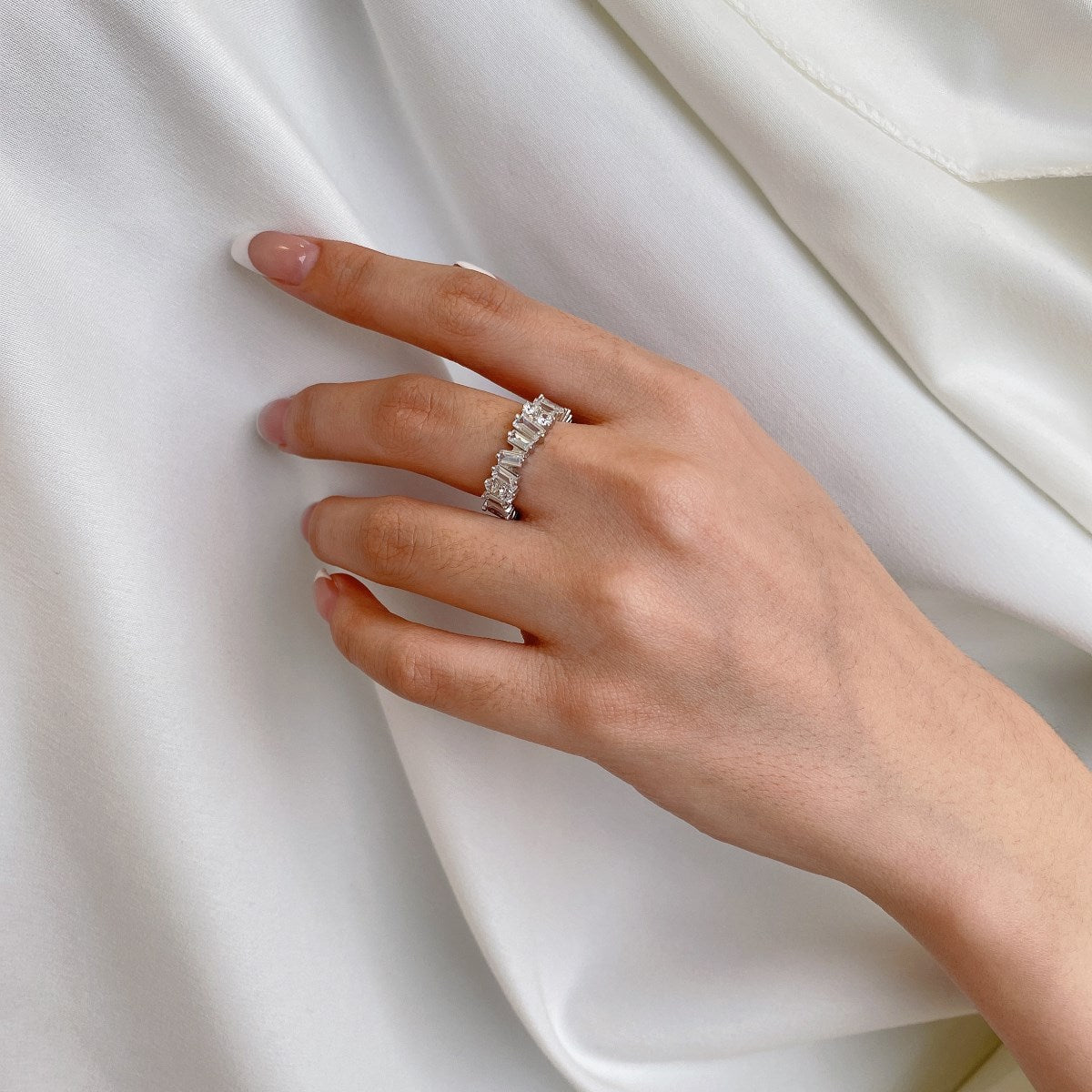 [Solara Jewelry ]繊細なマルチシェイプテニスリング