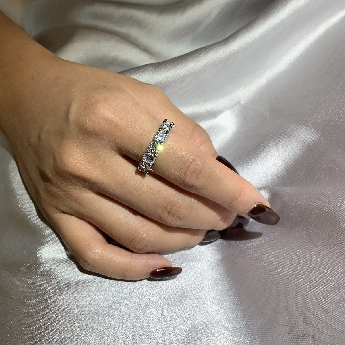 [Solara Jewelry ]Wunderschöner Tennisring mit Rundschliff