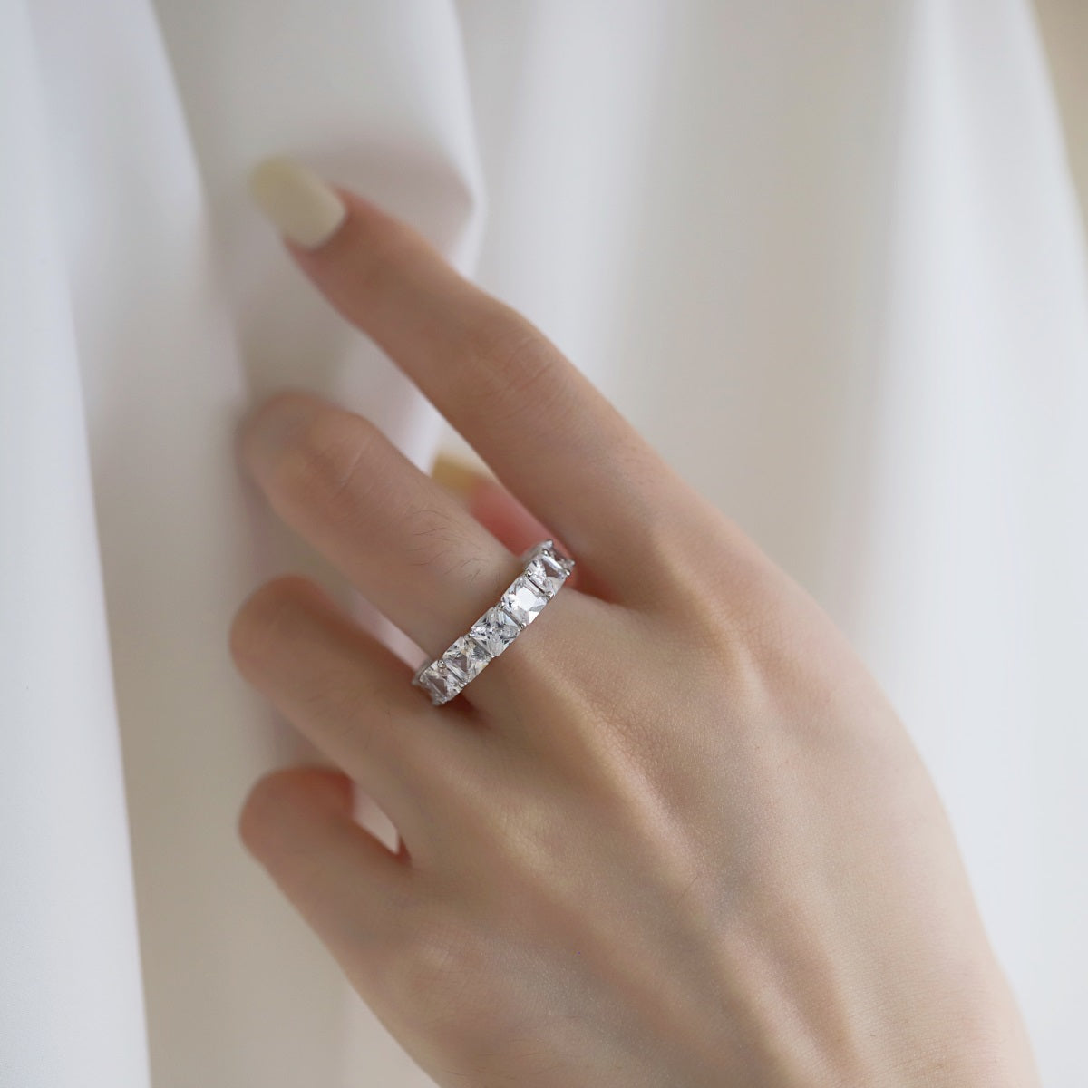 [Solara Jewelry ]エレガントなプリンセスカットテニスリング