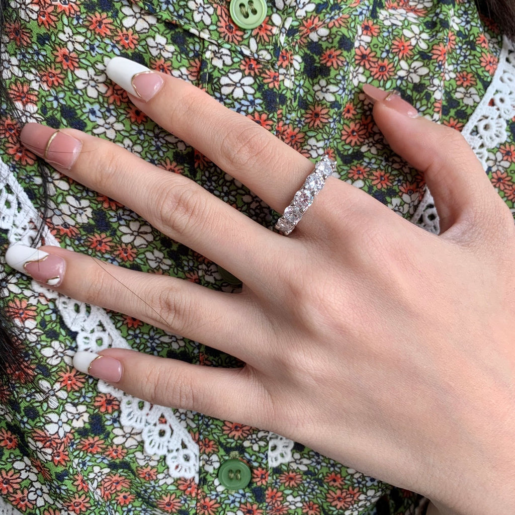 [Solara Jewelry ]ゴージャスなラウンドカットテニスリング