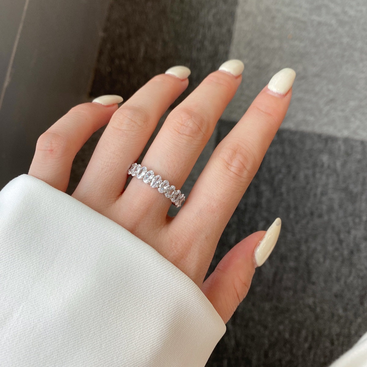 [Solara Jewelry ]Ornate Oval Cut Tennis Ring