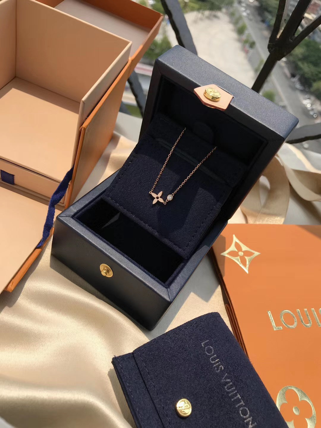 [Solara Jewelry ]BLOSSOM-ANHÄNGER ROSÉGOLD UND DIAMANT
