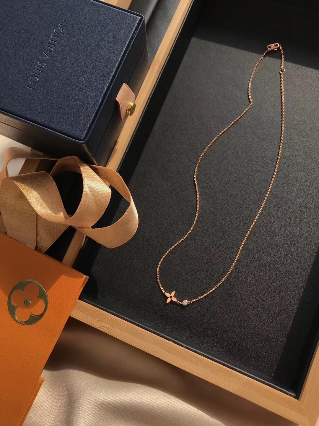 [Solara Jewelry ]BLOSSOM-ANHÄNGER ROSÉGOLD UND DIAMANT