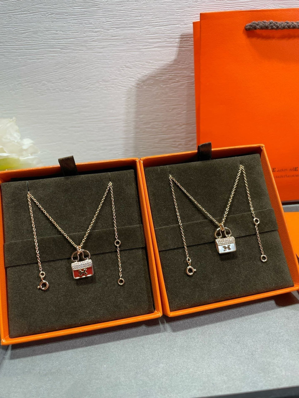 [Solara Jewelry ]H CIRCE MOISSANITE PENDANT NECKLACE GOLD