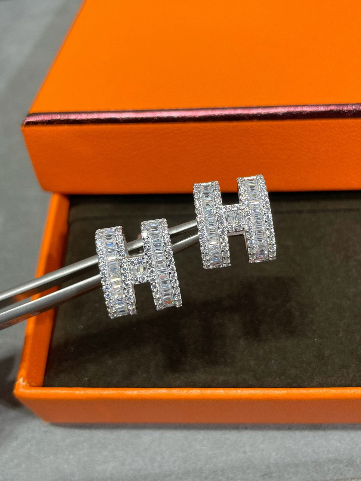 [Solara Jewelry ]Hスタッドイヤリング（シルバーダイヤモンド付）