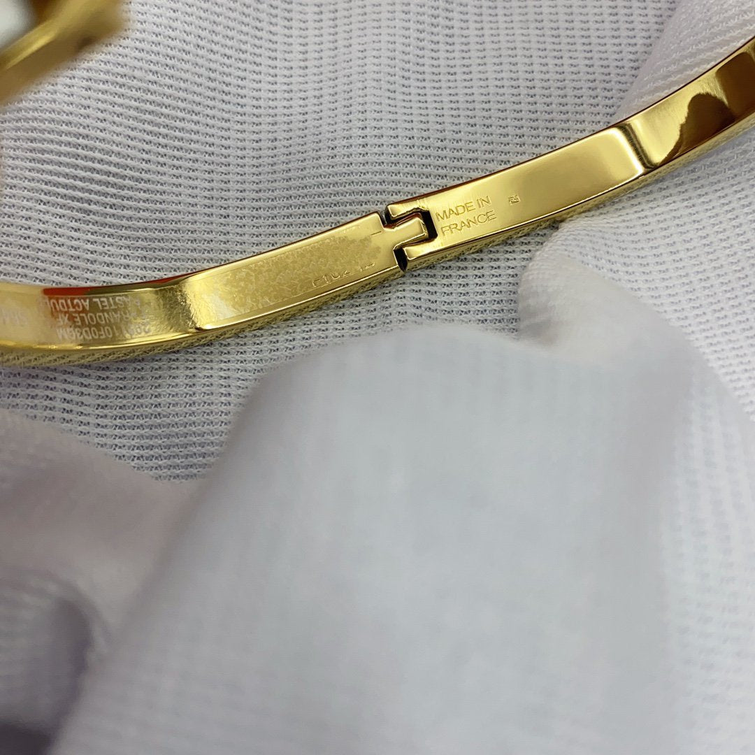 [Solara Jewelry ]CLASSIC HM CLIC WHITE 8MM ENAMEL BRACELET