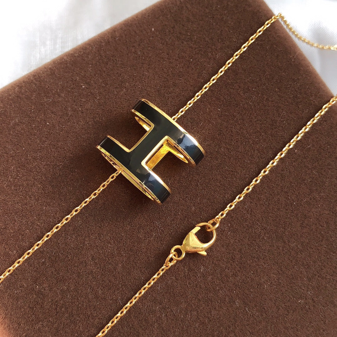 [Solara Jewelry ]HM CLIC BLACK ENAMEL GOLD NECKLACE