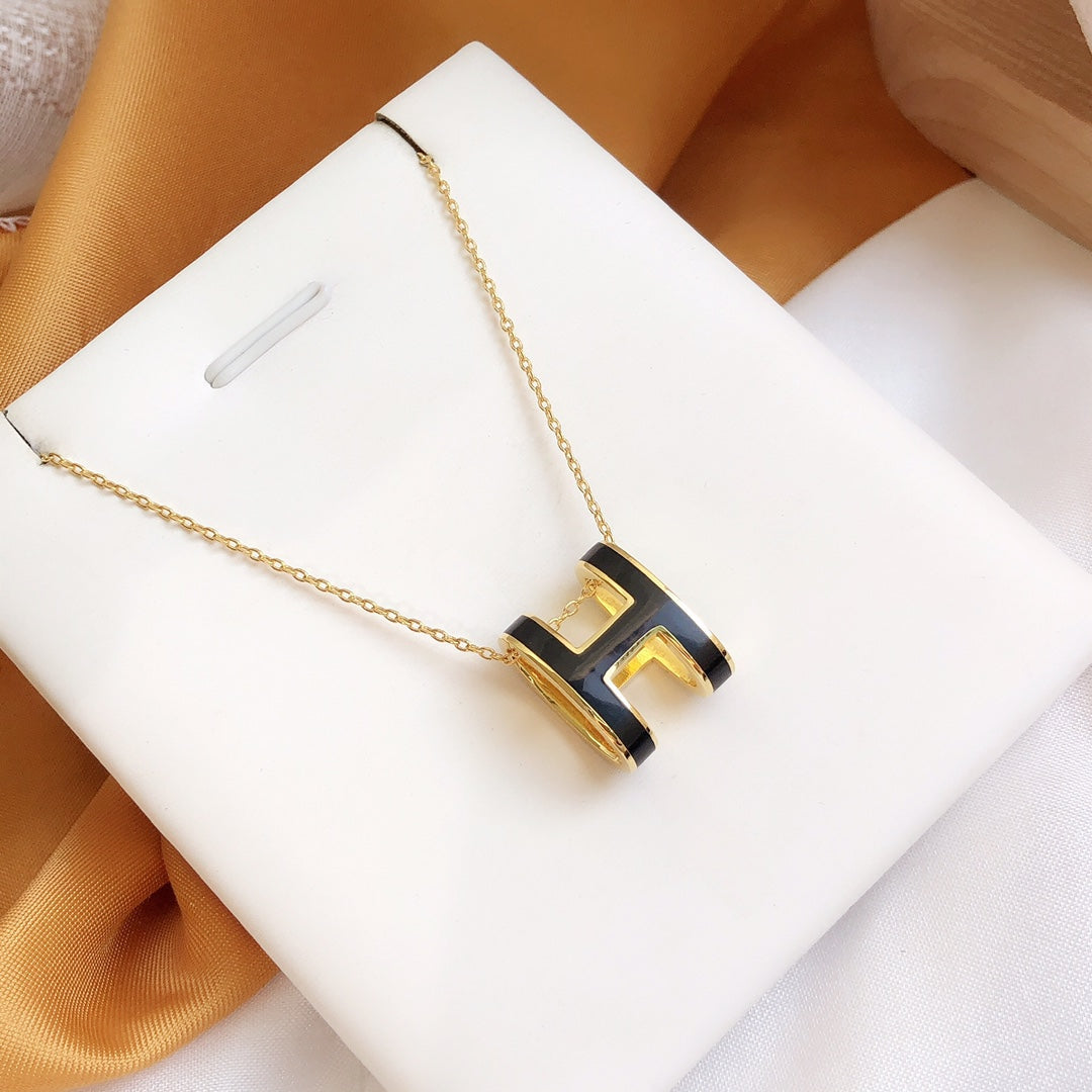 [Solara Jewelry ]HM CLIC BLACK ENAMEL GOLD NECKLACE