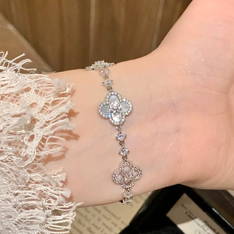 [Solara Jewelry ]CLOVER 5 MOTIF PINK BLUE RED WHITE BRACELET