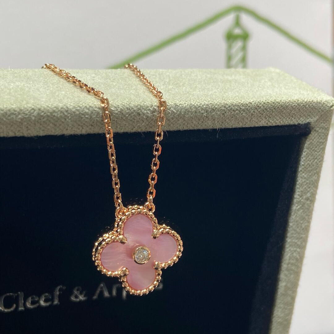 [Solara Jewelry ]CLOVER 15MM DIAMOND PINK MOP NECKLACE