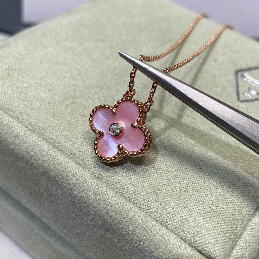 [Solara Jewelry ]CLOVER 15MM DIAMOND PINK MOP NECKLACE