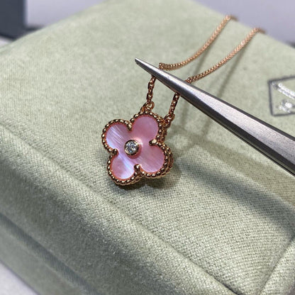 [Solara Jewelry ]CLOVER 15MM DIAMOND PINK MOP NECKLACE