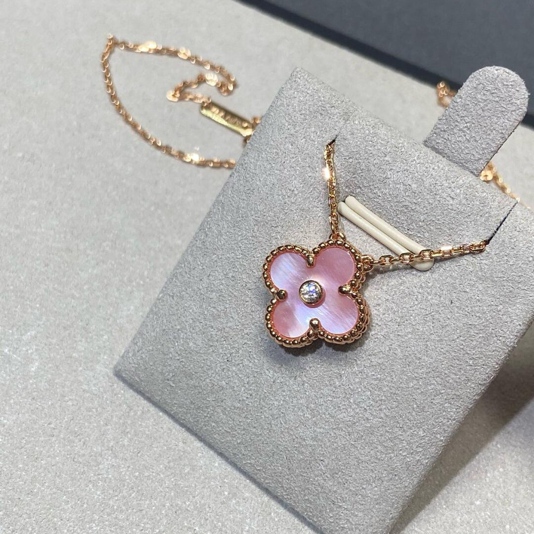 [Solara Jewelry ]CLOVER 15MM DIAMOND PINK MOP NECKLACE