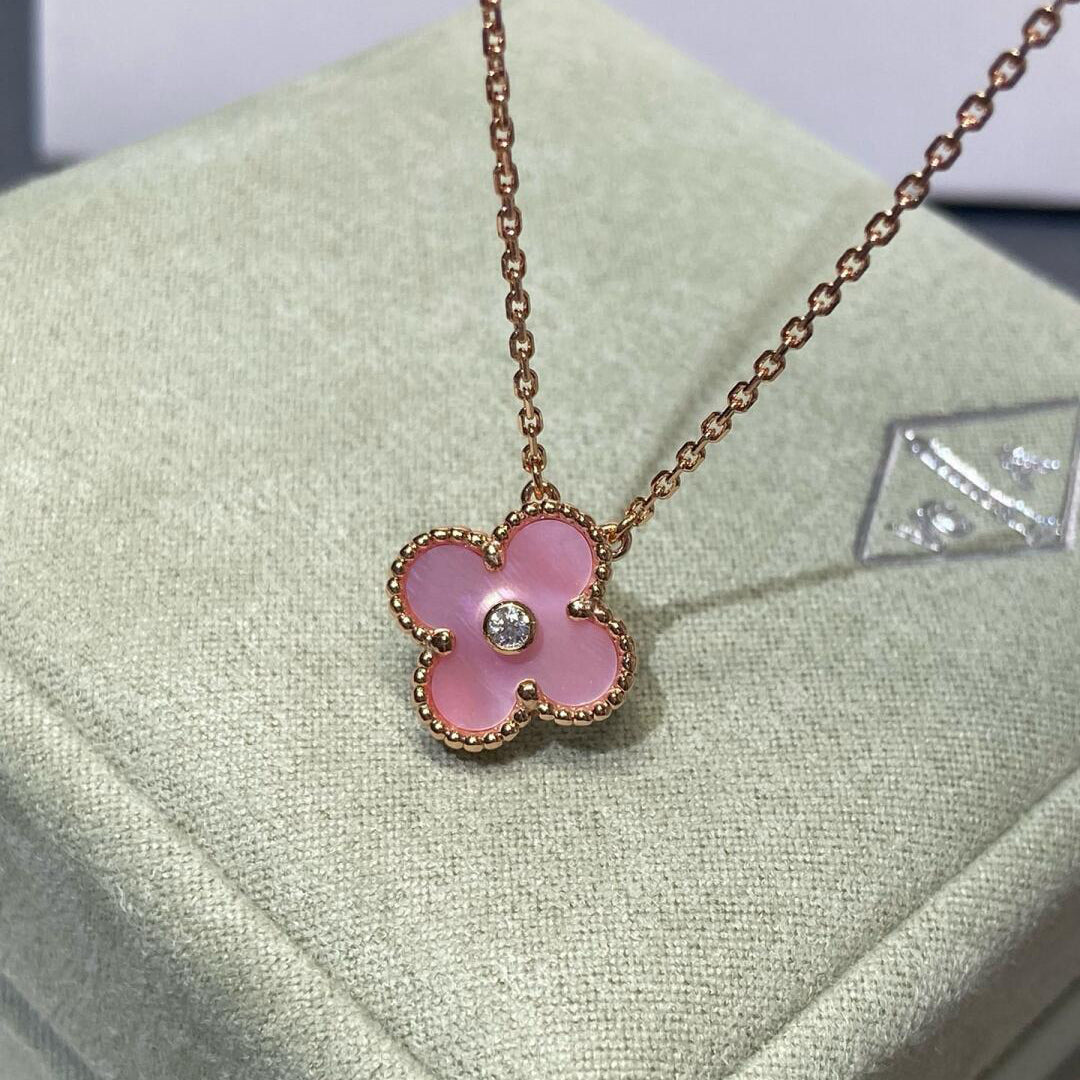 [Solara Jewelry ]CLOVER 15MM DIAMOND PINK MOP NECKLACE