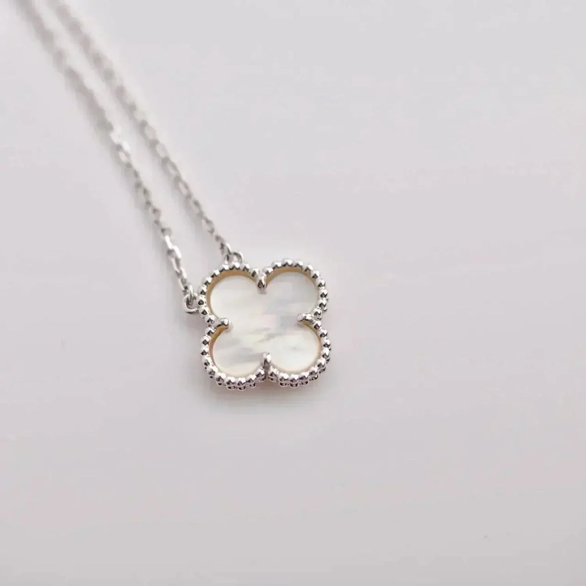 [Solara Jewelry ]クローバー 15MM ホワイトマザーオブパール シルバー