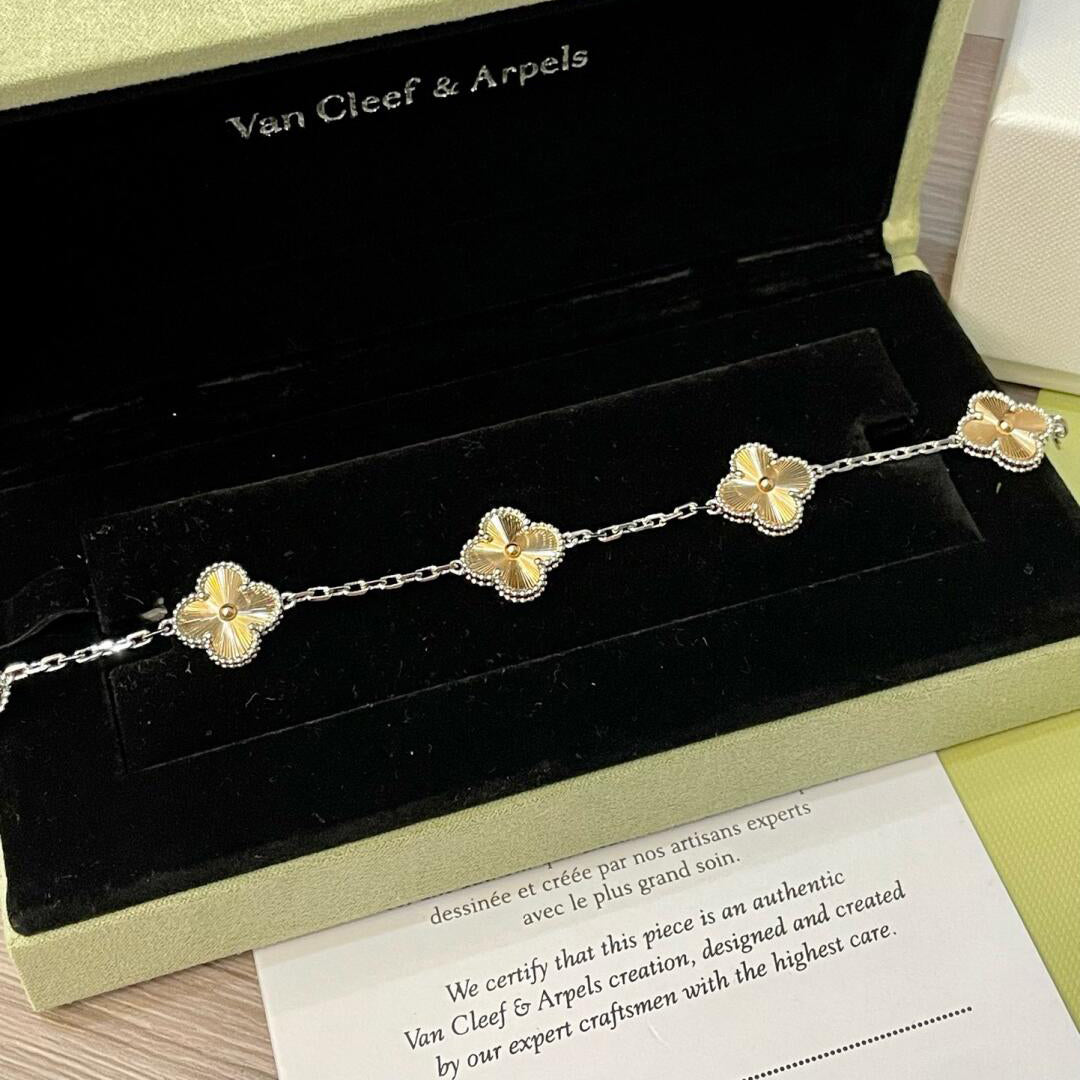 [Solara Jewelry ]クローバー 5モチーフ クリスマス限定ブレスレット