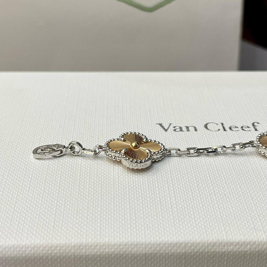 [Solara Jewelry ]クローバー 5モチーフ クリスマス限定ブレスレット
