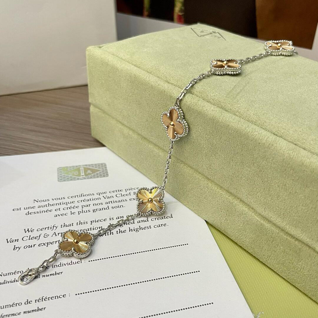 [Solara Jewelry ]クローバー 5モチーフ クリスマス限定ブレスレット