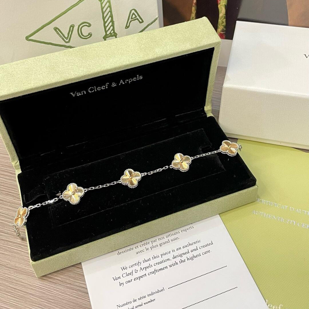 [Solara Jewelry ]クローバー 5モチーフ クリスマス限定ブレスレット