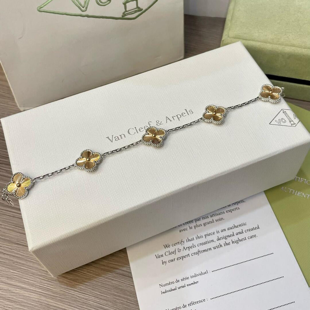 [Solara Jewelry ]クローバー 5モチーフ クリスマス限定ブレスレット