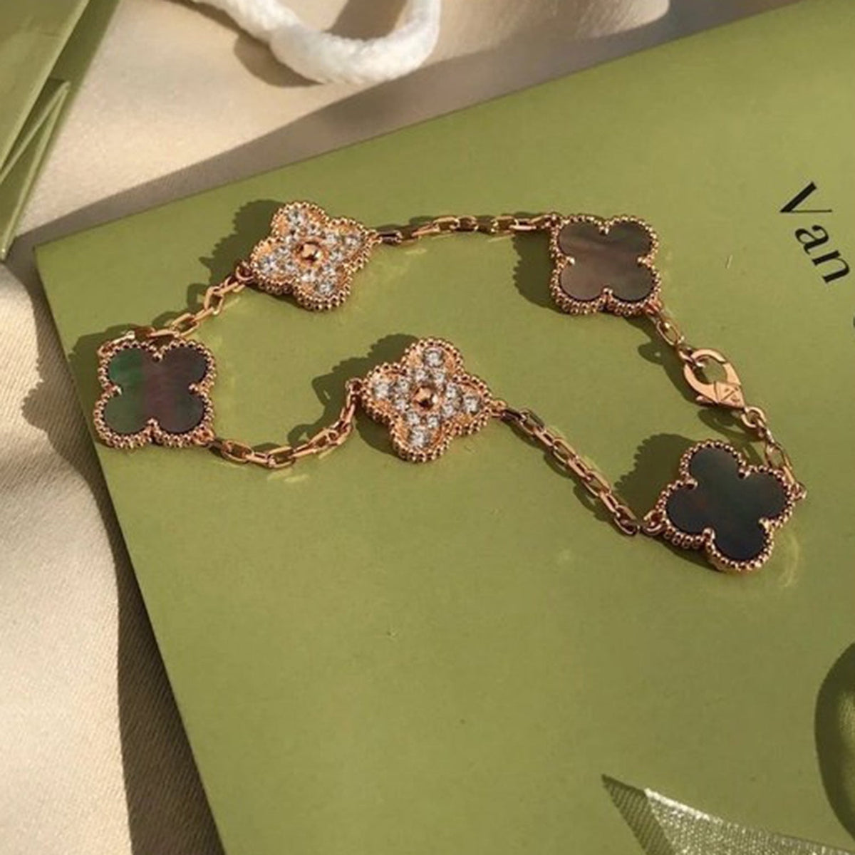 [Solara Jewelry ]KLEEBATT 5 MOTIV GRAUES PERLMUTT DIAMANTARMREIFEN