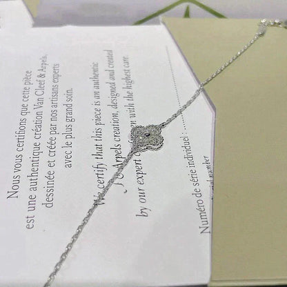 [Solara Jewelry ]KLEEBÜTE EINZELNE BLUME ARMBAND SILBER