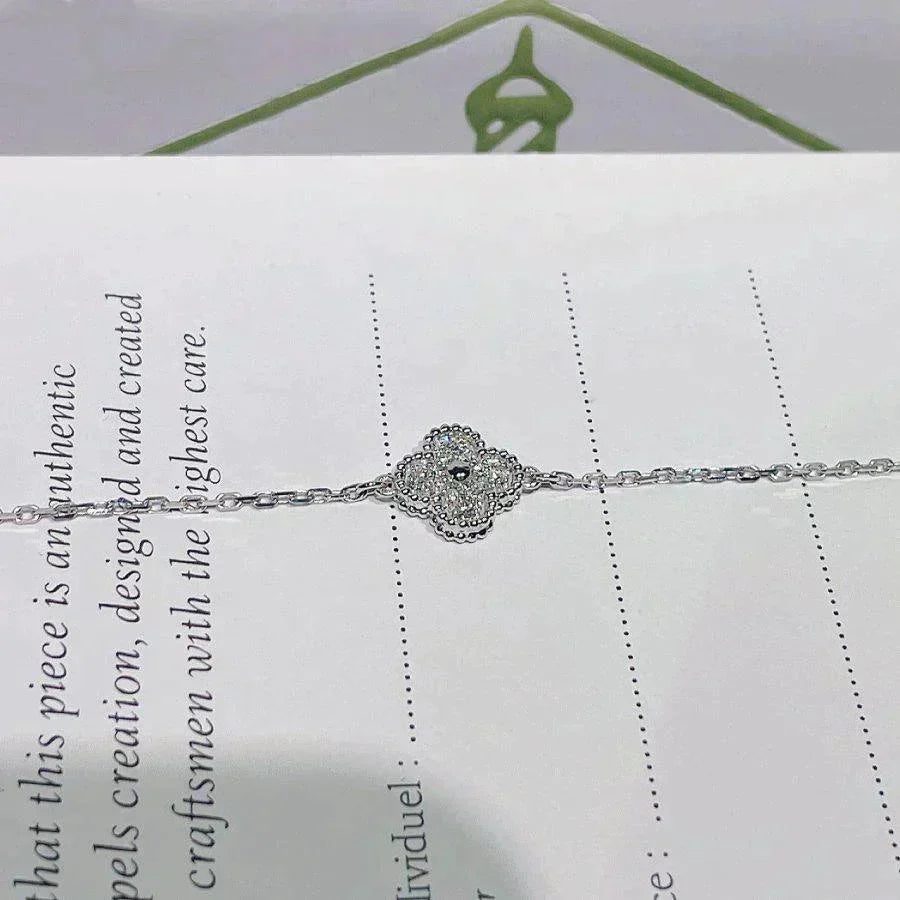 [Solara Jewelry ]KLEEBÜTE EINZELNE BLUME ARMBAND SILBER
