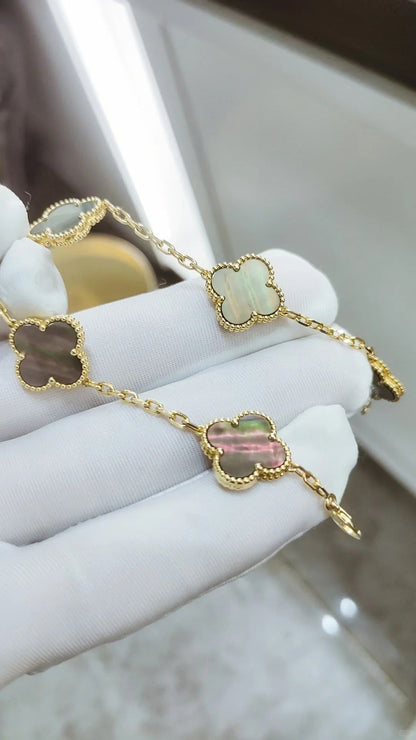 [Solara Jewelry ]KLEEBÜTE 5 MOTIVE ARMBAND AUS GRAUEM PERLMUTT