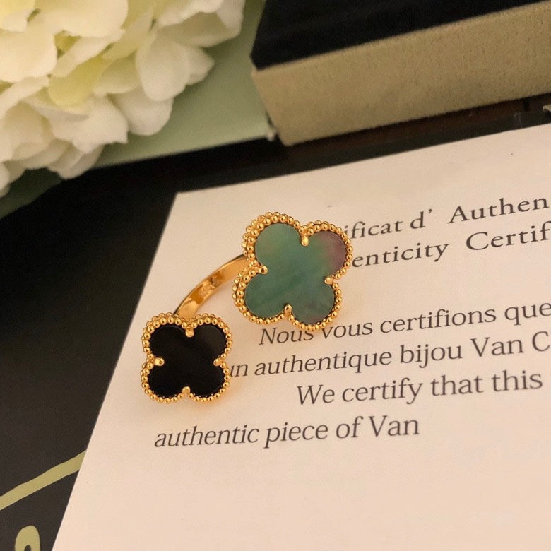 [Solara Jewelry ]CLOVER BETWEEN THE FINGER RING