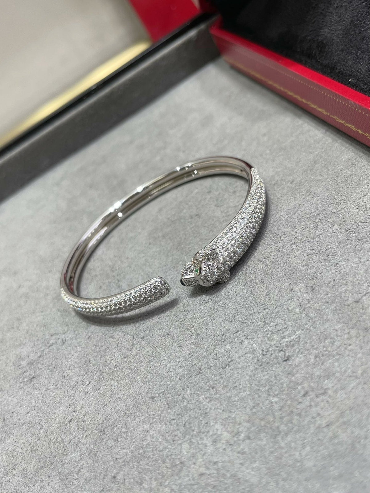 [Solara Jewelry ]PANTHER ARMREIF OFFEN VOLL DIAMANTEN
