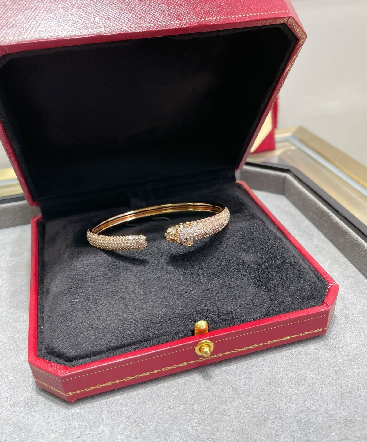 [Solara Jewelry ]PANTHER ARMREIF OFFEN VOLL DIAMANTEN