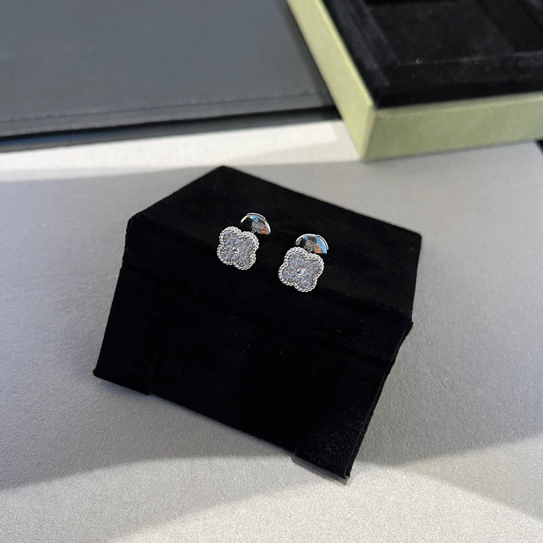 [Solara Jewelry ]CLOVER MINI DIAMOND STUD EARRINGS